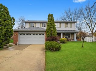 3 Lorraine Ave, Woodridge, IL