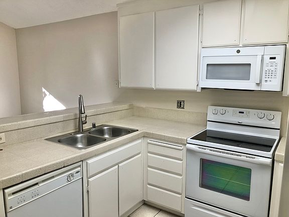 3rd image of 4758 Kings River Ct