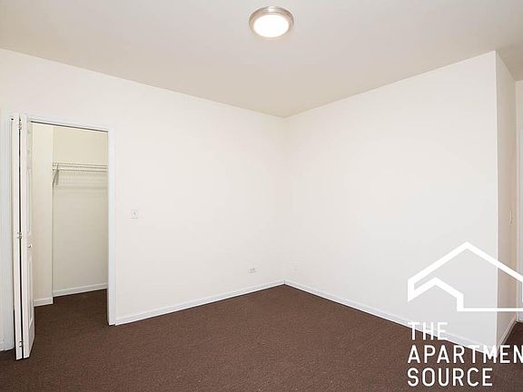 4th image of 2338 N Milwaukee Ave #2R