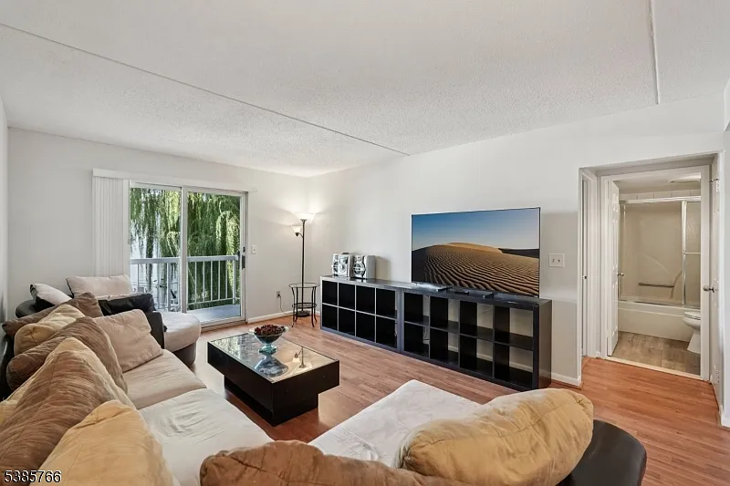 2 bed, 2.0 bath, $2,800 — Photo 3