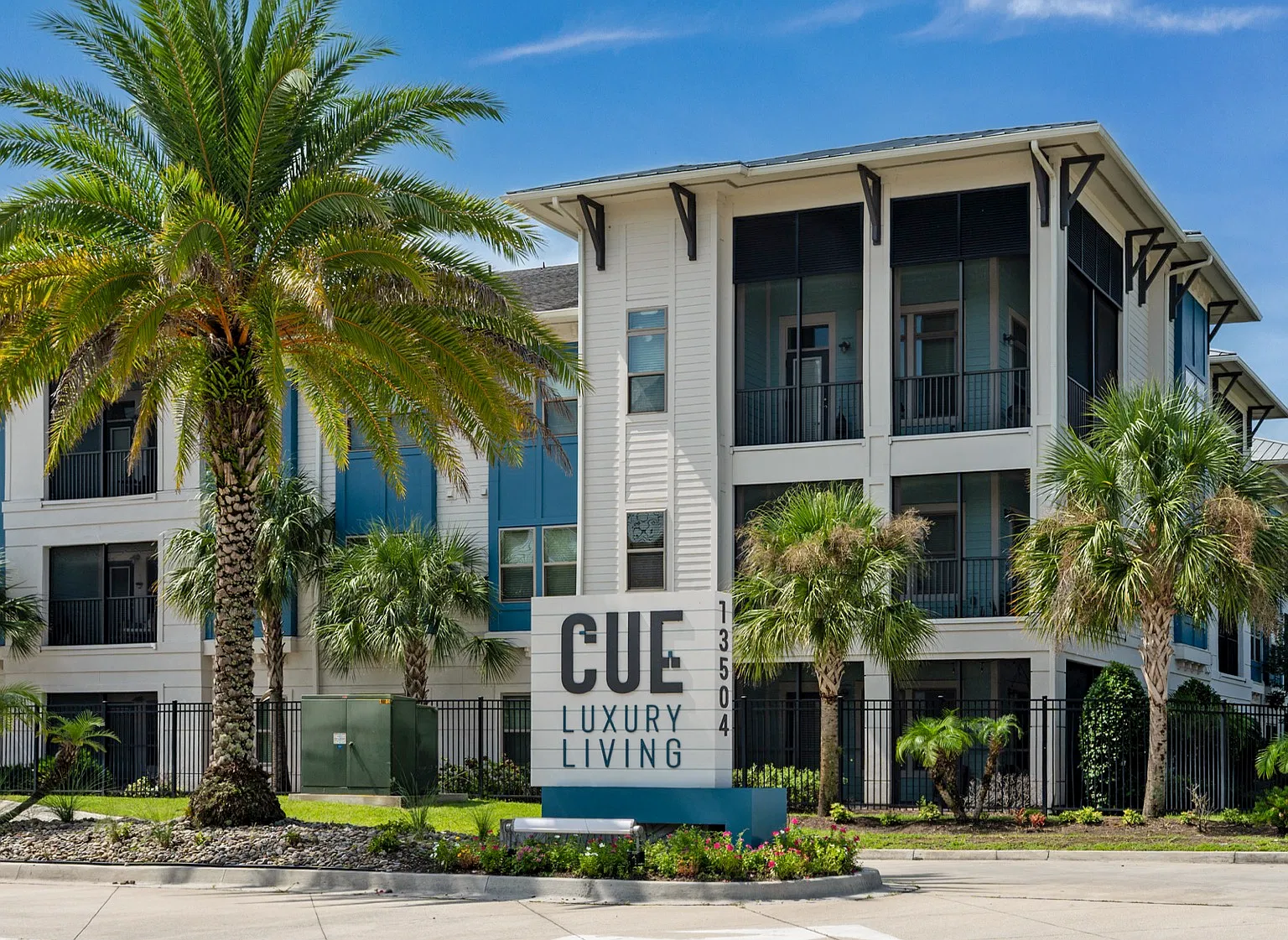 Cue Luxury — Photo 1