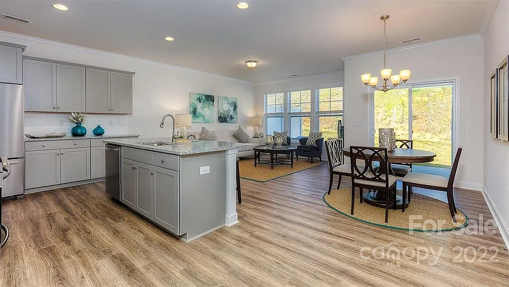 3 bed, 1699 sqft, $2,500 — Photo 1