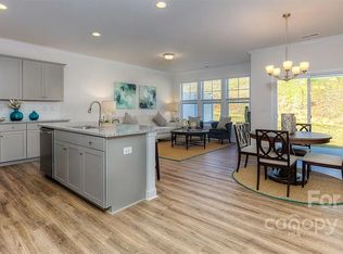 131 Creekview Rd, Hendersonville, NC 28792