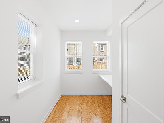 5th image of 1325 Valley St
