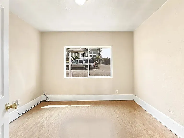 568 Alhambra St — Photo 13