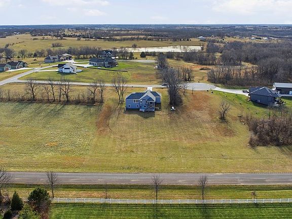 4th image of 17860 Clearview Dr