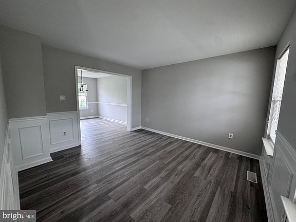 5th image of 911 Glouster Cir