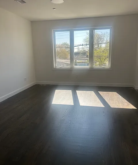 Oversized LR with tons of natural light