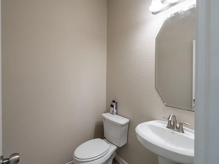 22918 Caverly Ln — Photo 33