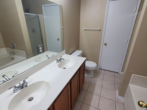 3rd image of 1400 Coral Reef Ln