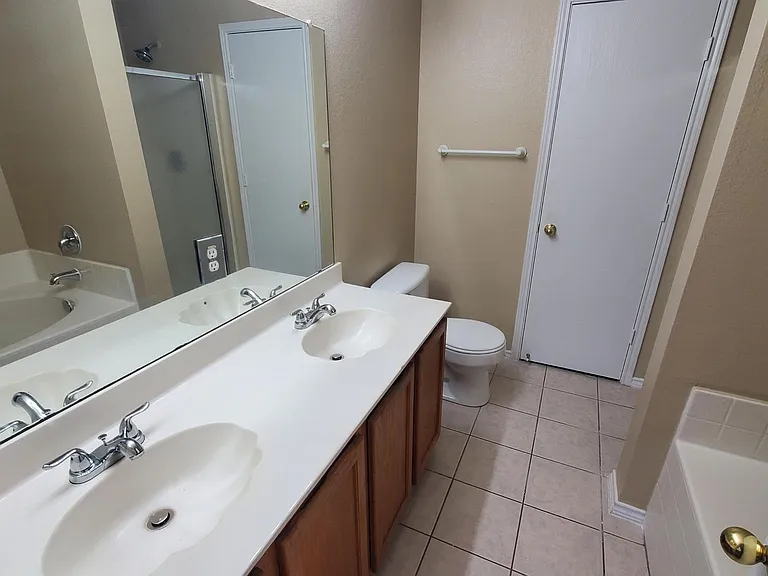 1400 Coral Reef Ln — Photo 3