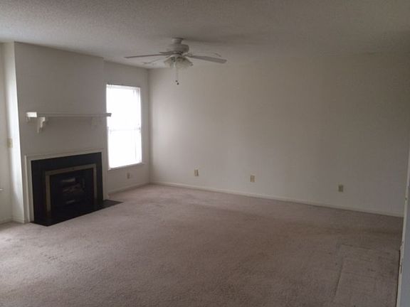 3rd image of 131 W Victoria Ct APT A
