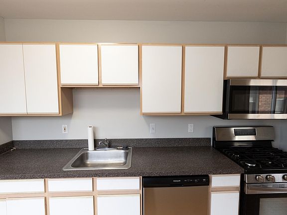 3rd image of 1002 Beaconsfield Ave APT 2N