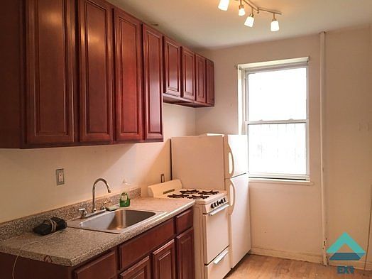 1st image of 421 Rogers Ave APT 04C
