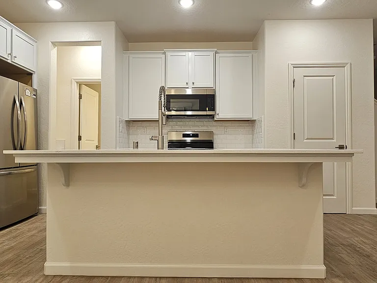 1539 Foxhill Ln — Photo 2