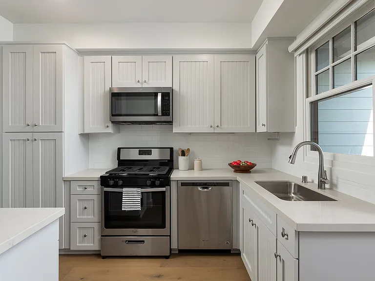 135 E Brookdale Pl #D — Photo 4