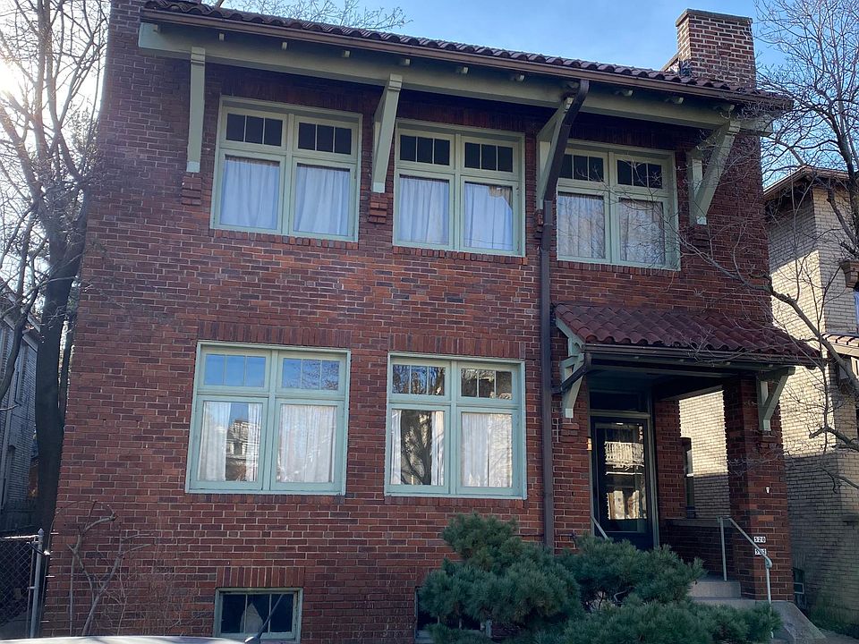 Front of 520/522 Saint James Place