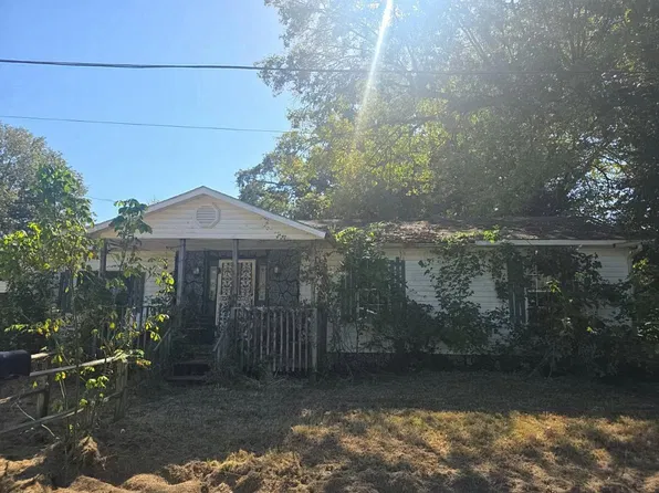 55 W 1st St, Gilbertsville, KY 42044