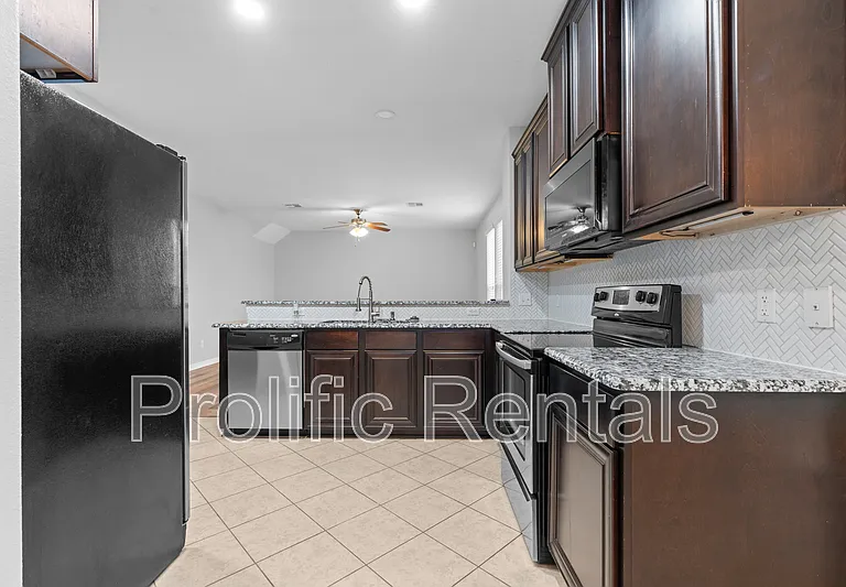 5904 Chuckwagon Cir — Photo 13