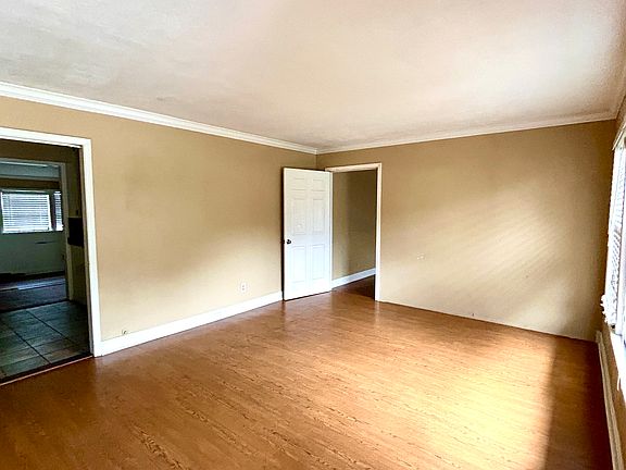 2nd image of 1504 Emily Dr