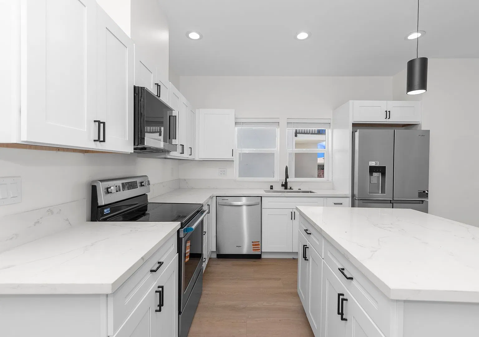 Charming 3 Bed / 2 Bath Steps from SDSU with Private Backyard — Photo 3