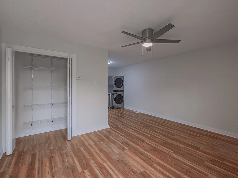 800 Rolling Hills Dr #8 — Photo 3