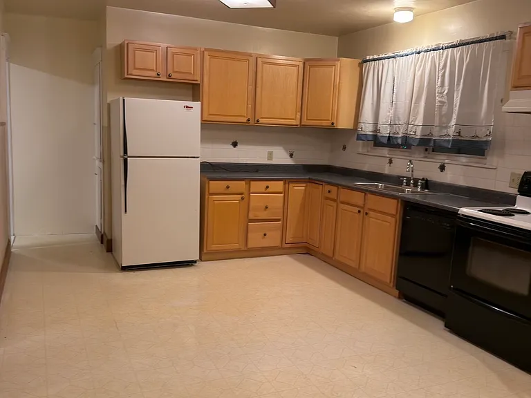 17 Tompkins St #2 — Photo 4