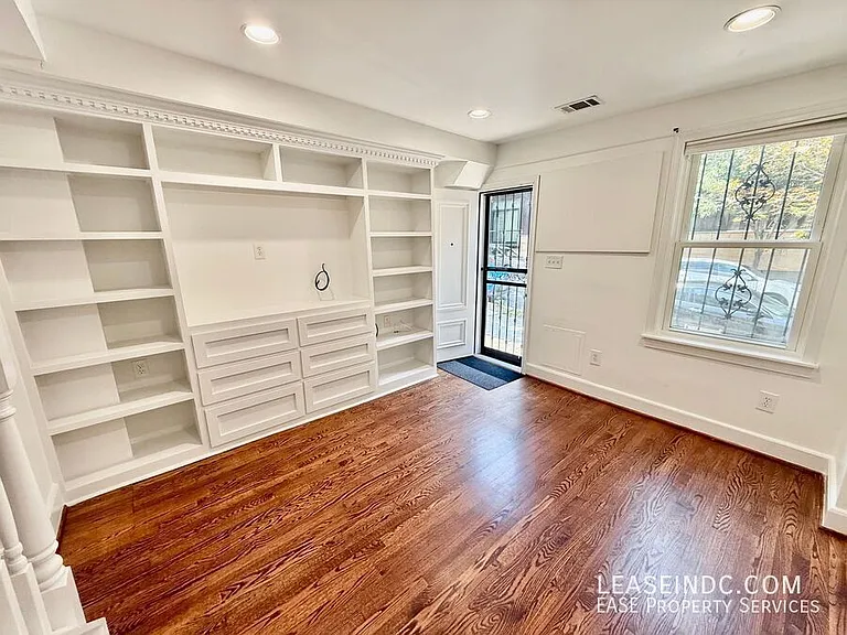 2333 17th St NW — Photo 4