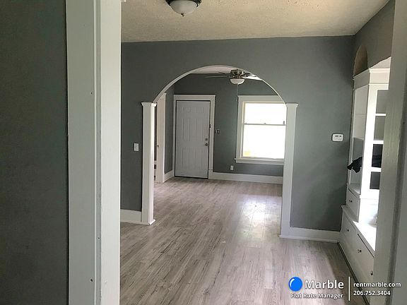 2nd image of 11823 Parkview Ave