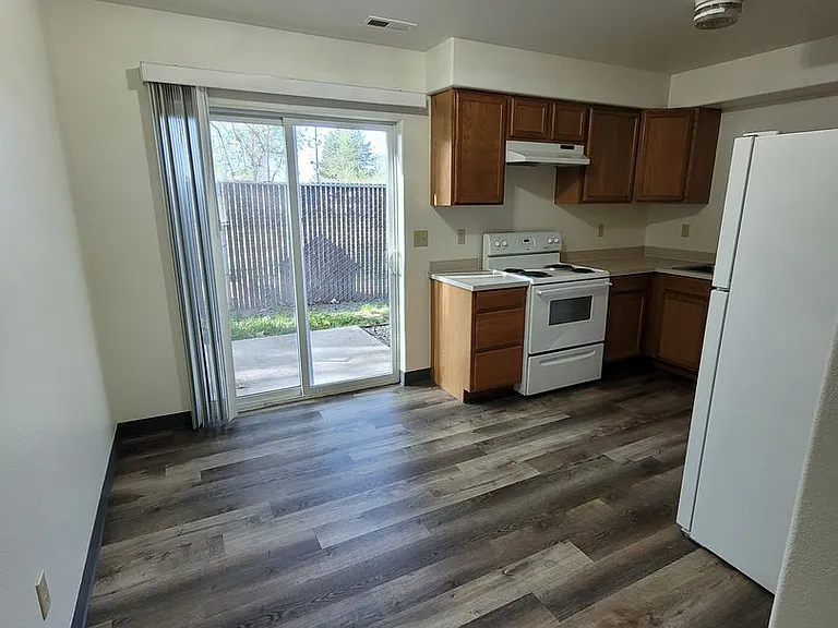 1830 W Crouse St — Photo 13