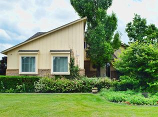6445 Wood Pond Rd, West Bloomfield, MI 48323