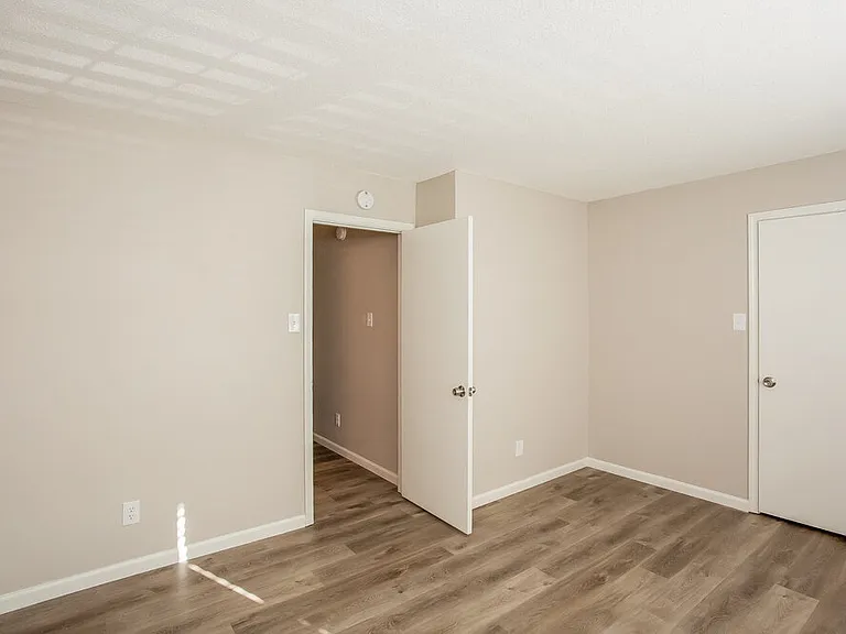 6762 Kinnerton Dr — Photo 15
