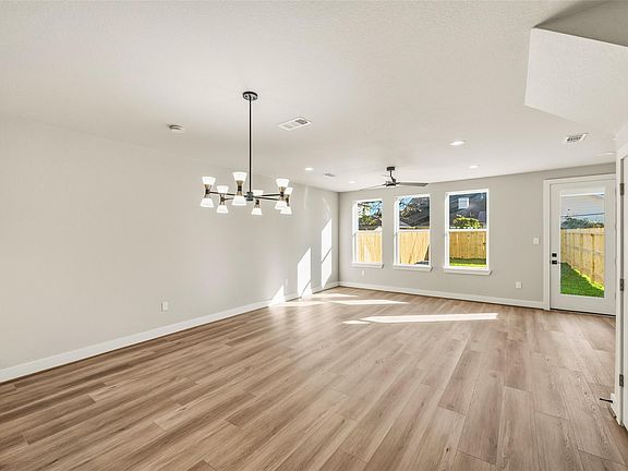 5th image of 3422 Elser St