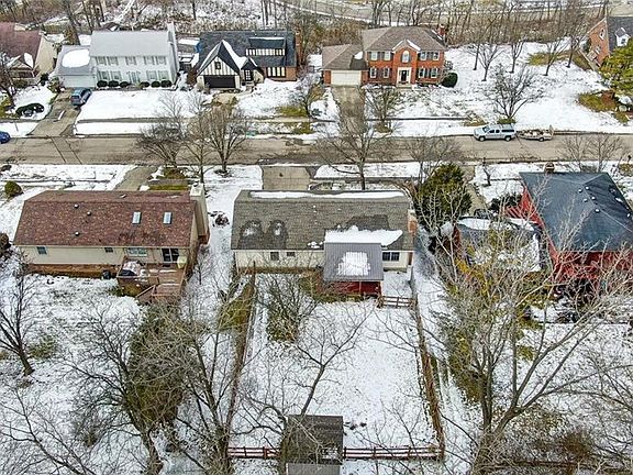 4th image of 1025 Gage Dr
