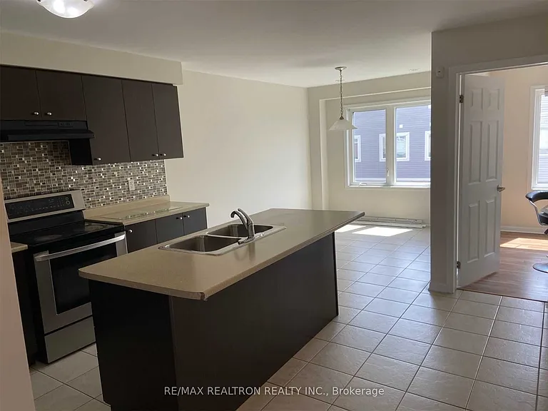 23 Sidford Rd S — Photo 5