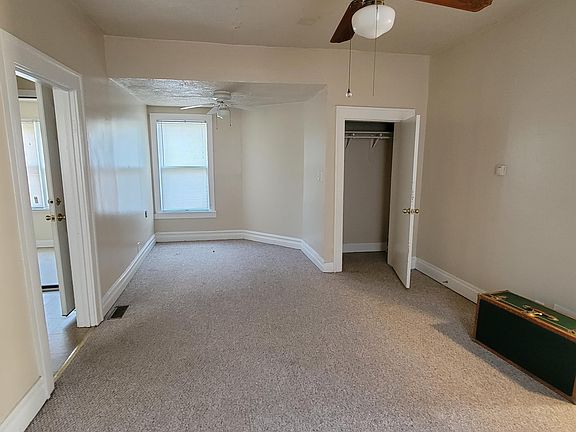3rd image of 607 N Poplar St #1