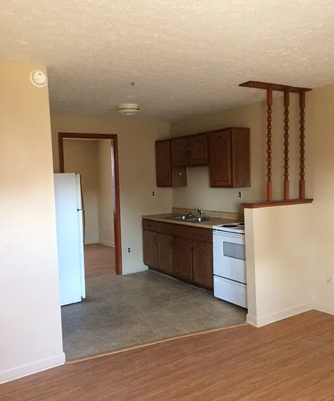 413 S Main St — Photo 2