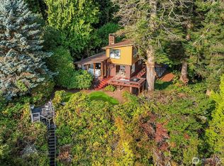 9482 Green Spot Pl NE, Bainbridge Island, WA 98110