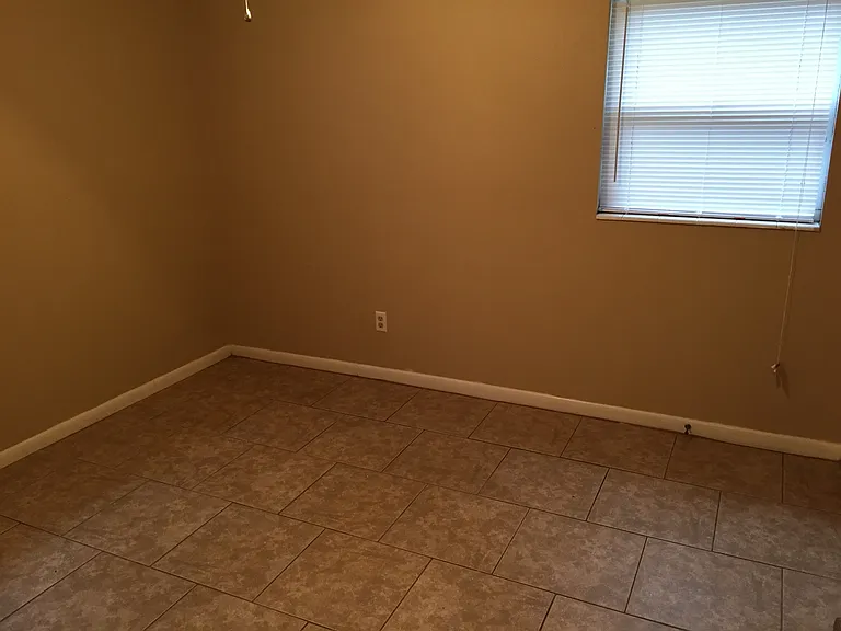 116 Bassedena Cir S — Photo 6