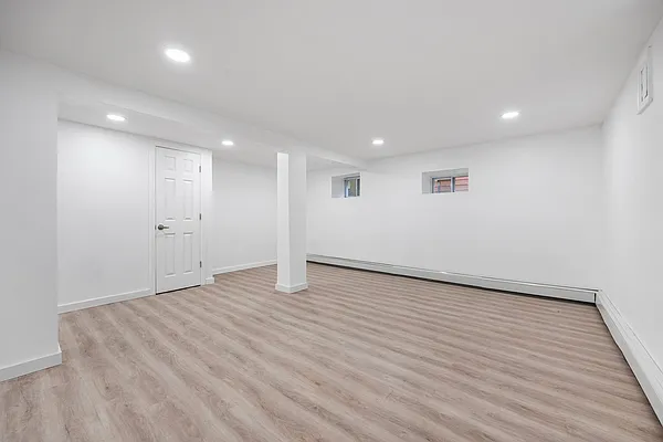 Sold by RE MAX Team | media 25