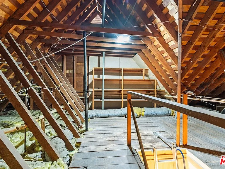 628 N Sierra Dr — Photo 35