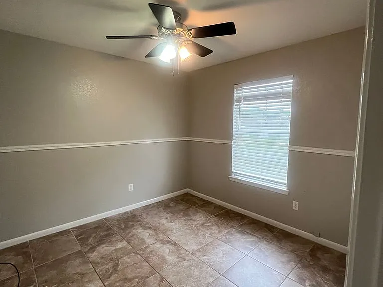 213 Cindy Ann St — Photo 9