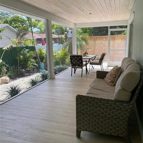 2933 Maiden Ln — Photo 26