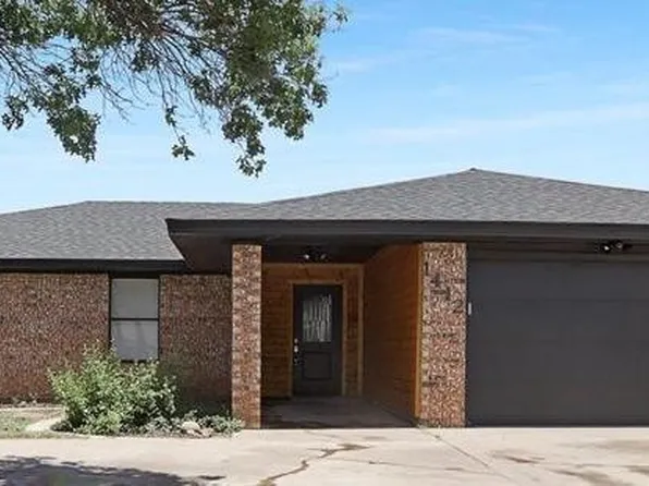 1412 Oxford St, Slaton, TX 79364