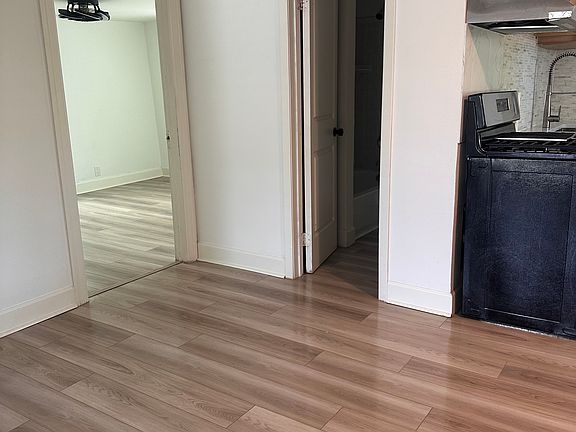 5th image of 903 S Beacon St