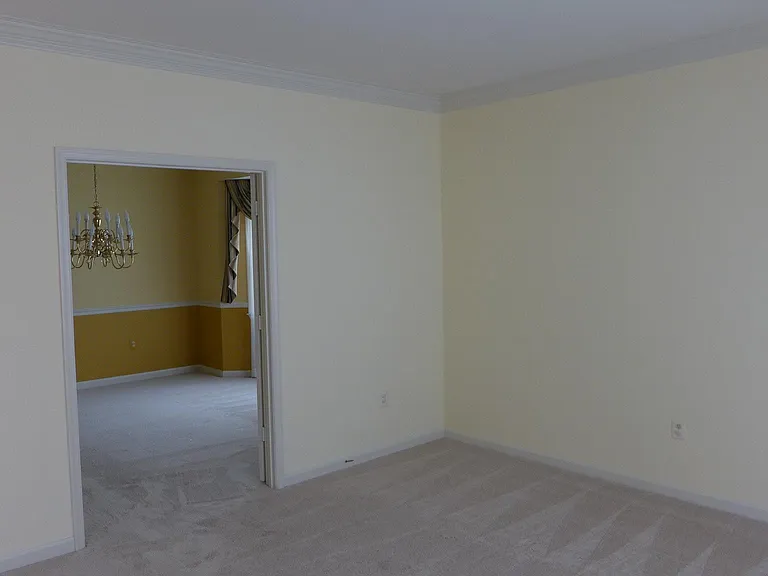 10008 Manor Pl — Photo 6