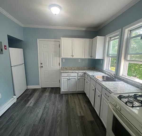 284 Hillside Ave — Photo 2