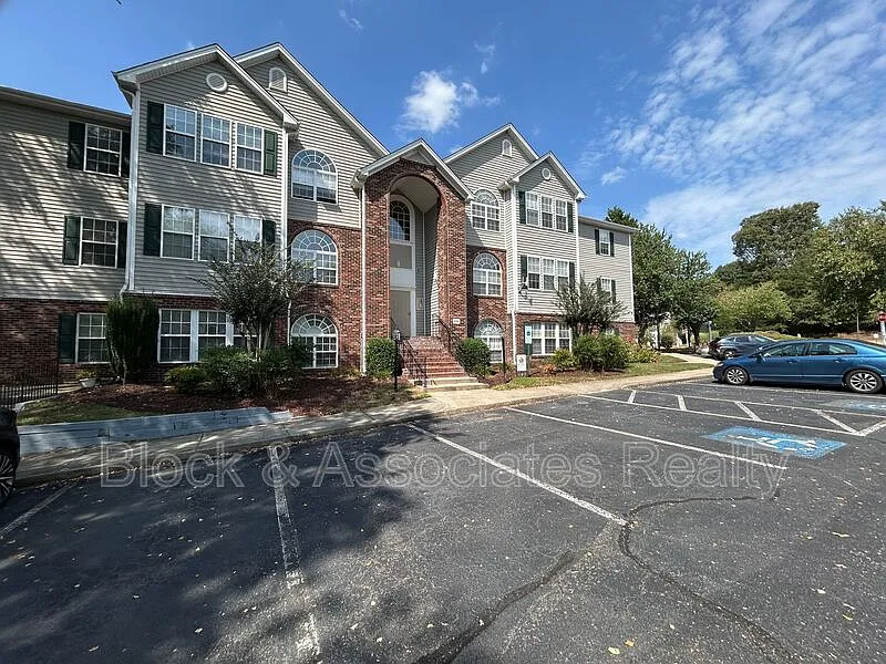 2 bed, 2.0 bath, $1,350 — Photo 2