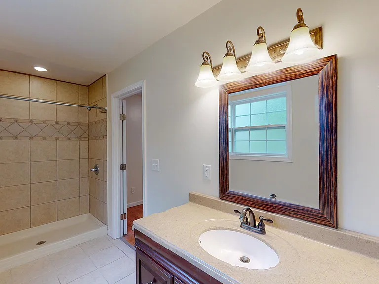 Master Bedroom Bathroom
