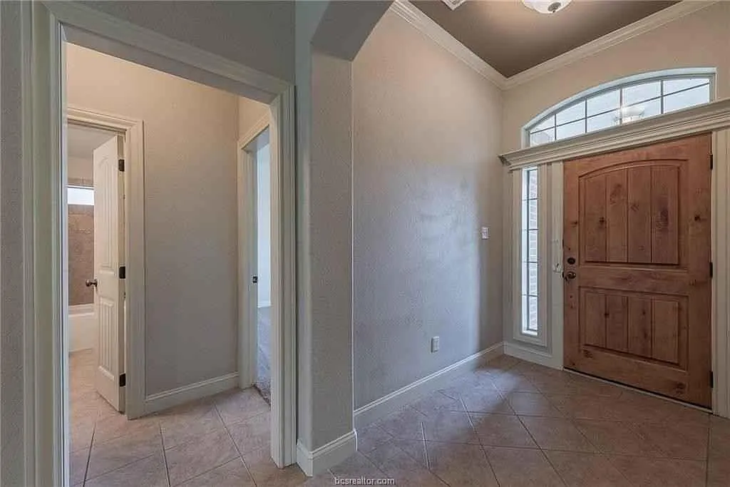 Building Photo - 3920 Lambermont Dr